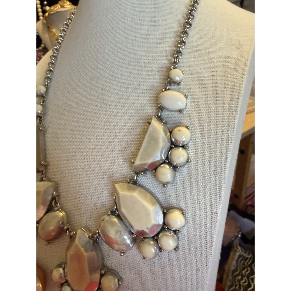 Kate Spade New York White Resin Statement Necklace Silver Tone Geometric Stone - Picture 3 of 8